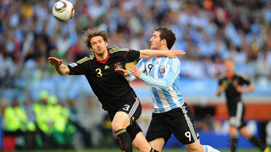 Arne_Friedrich_Germany_ Gonzalo_Higuain_Argentina